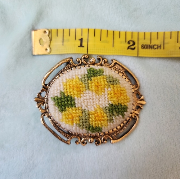 Vintage Needle Point Frame Brooch Yellow Floral Gold Antique Pin Embroidered - Picture 3 of 8